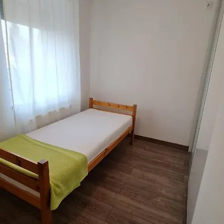 Apartament Aqua Apartman 2 *