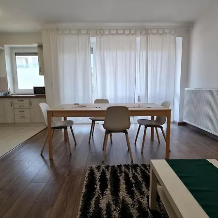Apartament Aqua Apartman 2 *